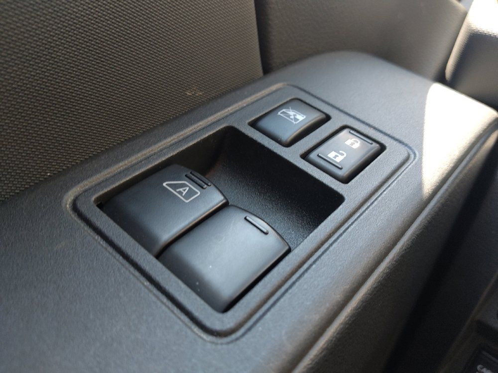 Used 2024 Nissan Frontier S RWD image 27