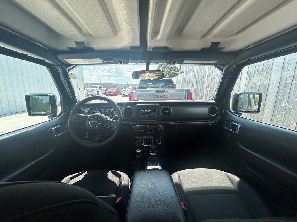 Used 2023 Jeep Gladiator Sport AWD/4WD image 16