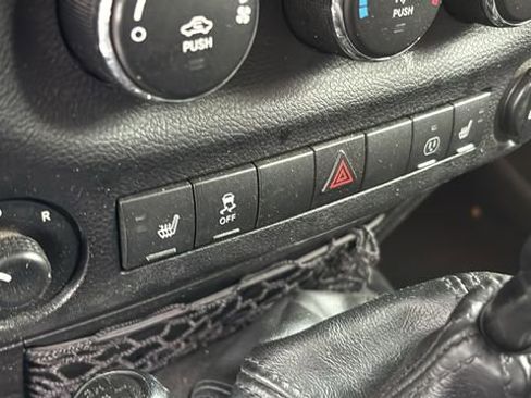 Used 2017 Jeep Wrangler Unlimited Sahara w/ Connectivity Group image 22