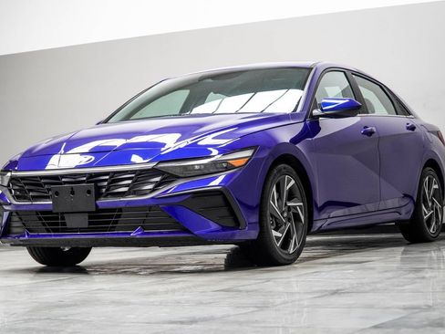 Used 2024 Hyundai Elantra SEL w/ Convenience Package FWD image 9