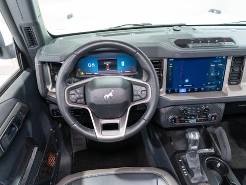 Used 2025 Ford Bronco Outer Banks w/ Sasquatch Package AWD/4WD image 11