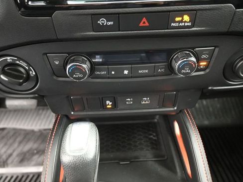 Certified 2024 Nissan Frontier PRO-4X w/ Technology Package image 4