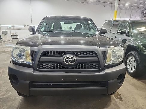 Used 2011 Toyota Tacoma 4x4 Access Cab image 2