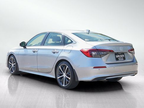 Used 2024 Honda Civic Touring image 3
