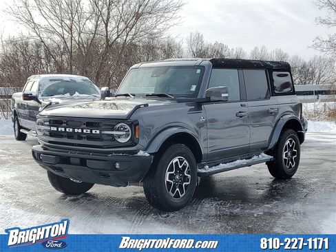 Used 2024 Ford Bronco Outer Banks image 2
