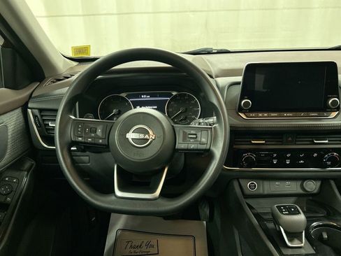 Used 2023 Nissan Rogue S image 4