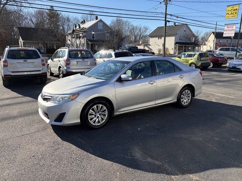 Used 2014 Toyota Camry LE FWD image 2