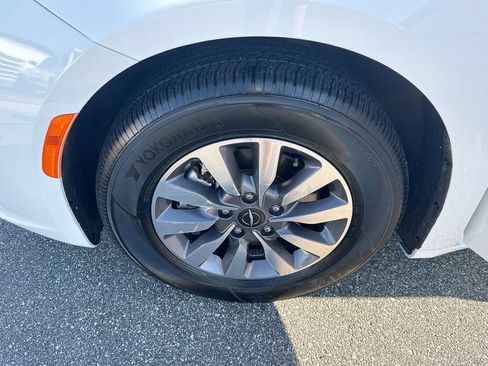 Used 2023 Chrysler Pacifica Touring-L FWD image 29