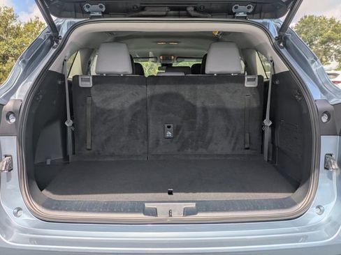 Used 2023 Toyota Highlander LE FWD image 13