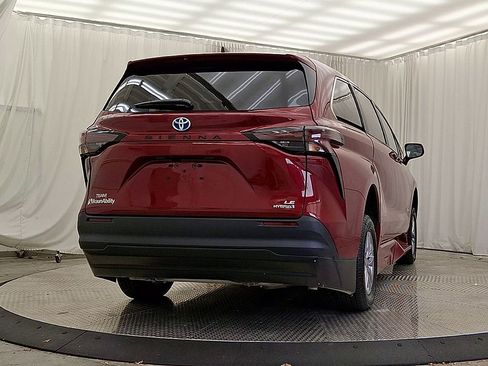 Used 2023 Toyota Sienna LE FWD image 11