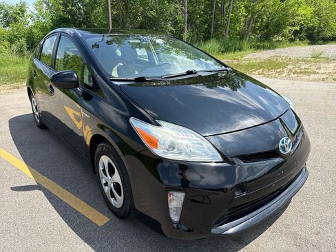 Used 2014 Toyota Prius Two FWD image 3