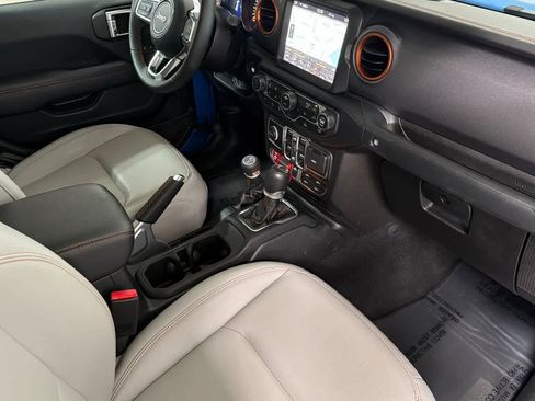 Used 2023 Jeep Gladiator Mojave w/ LED Lighting Group AWD/4WD image 15
