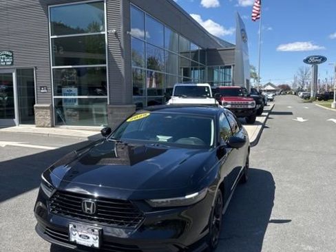 Used 2025 Honda Accord SE image 1