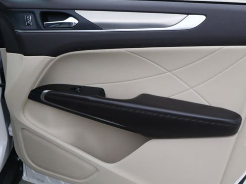Used 2019 Lincoln MKC Premiere FWD image 14