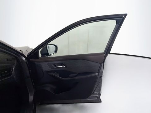 Used 2023 Nissan Rogue SV AWD/4WD image 30