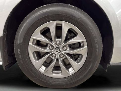Used 2024 Toyota Sienna LE FWD image 41