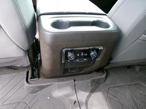 Used 2025 Chevrolet Tahoe Z71 w/ Comfort Package AWD/4WD image 13