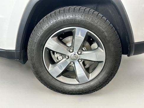 Used 2016 Jeep Grand Cherokee Limited RWD image 11