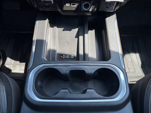 Used 2020 Chevrolet Silverado 1500 High Country w/ Technology Package AWD/4WD image 25