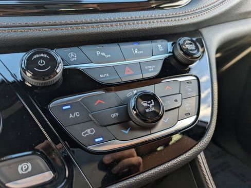 New 2026 Chrysler Pacifica Pinnacle w/ Trailer Tow Group image 31