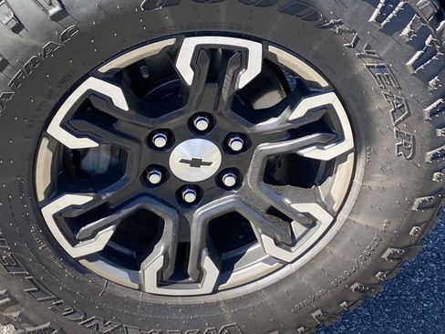Used 2023 Chevrolet Silverado 1500 ZR2 AWD/4WD image 28