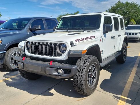 Used 2024 Jeep Wrangler Unlimited Rubicon image 3