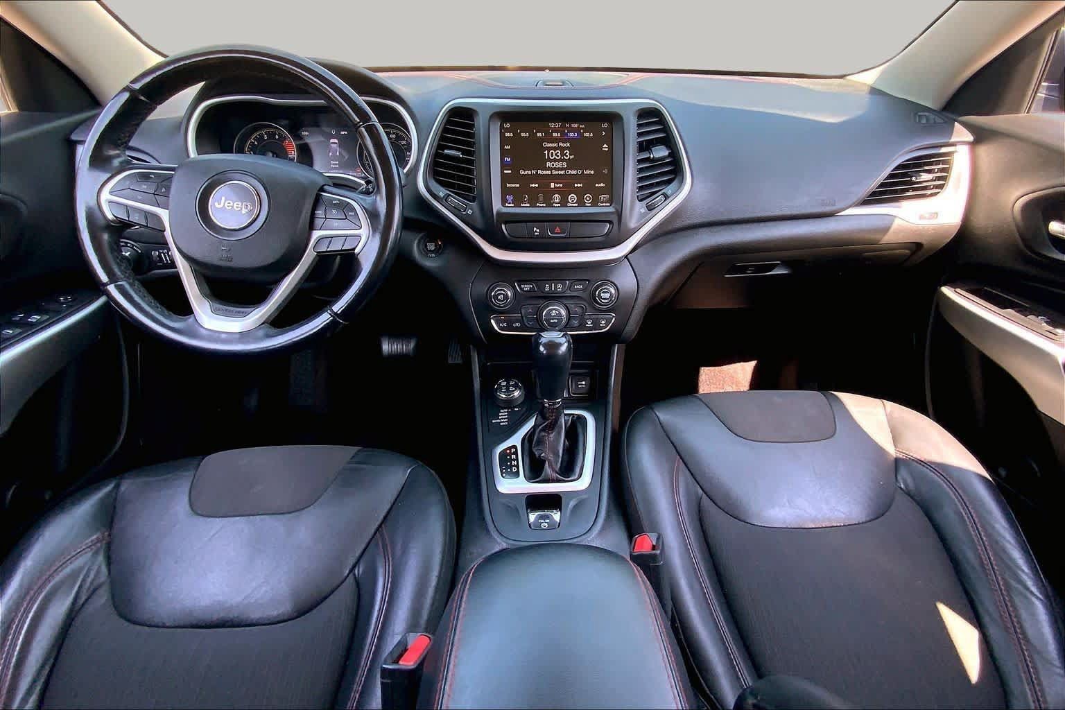 Used 2018 Jeep Cherokee Trailhawk w/ Comfort/Convenience Group AWD/4WD image 16