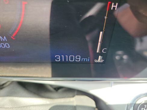 Used 2025 Chevrolet Trax LT FWD image 14