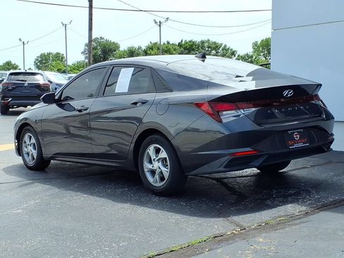 Used 2022 Hyundai Elantra SE FWD image 6