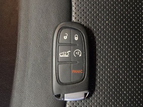 Used 2019 Jeep Cherokee Limited AWD/4WD image 32