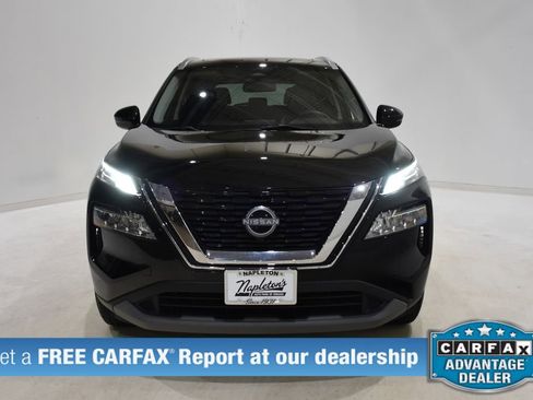 Used 2022 Nissan Rogue SV w/ SV Premium Package image 2