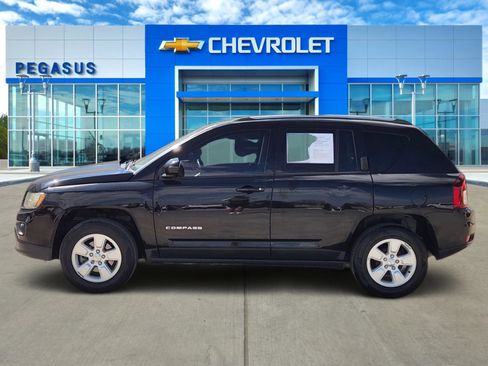 Used 2016 Jeep Compass Latitude image 3