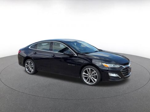 Used 2024 Chevrolet Malibu LT image 2
