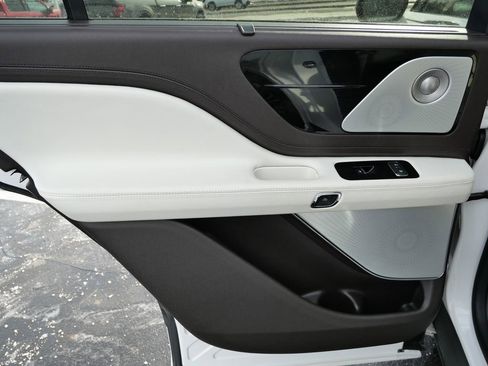 Used 2023 Lincoln Aviator Black Label w/ Dynamic Handling Package image 12