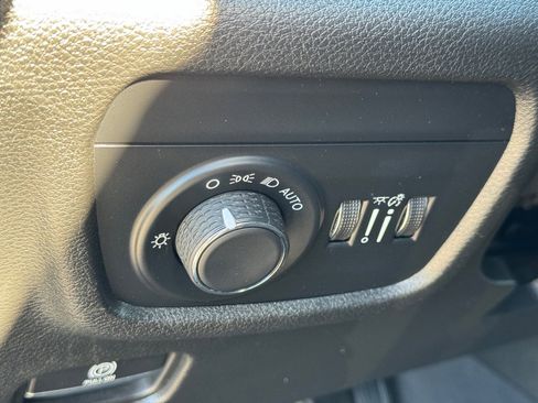 Used 2023 Jeep Grand Cherokee L Laredo image 28