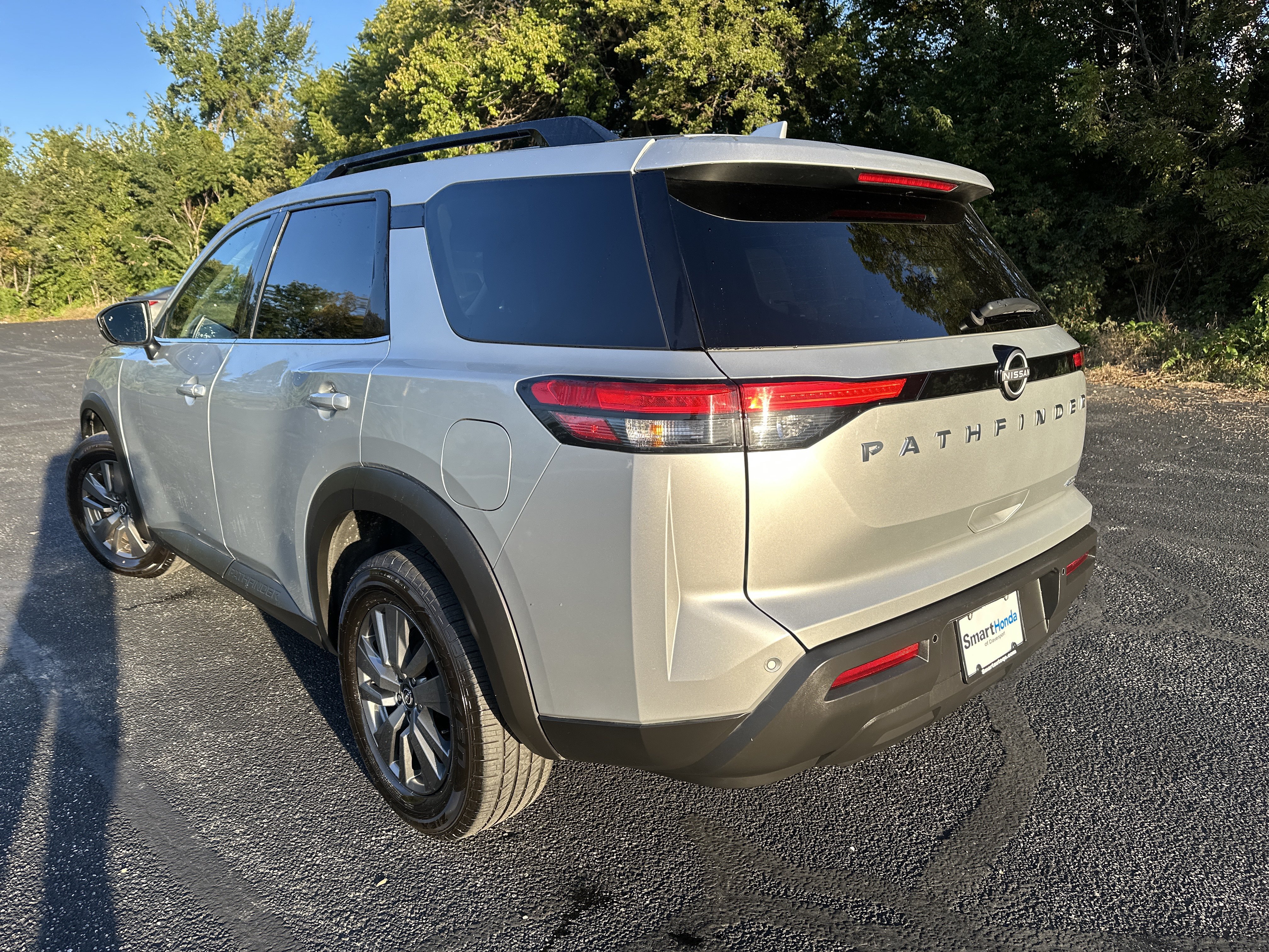 Used 2025 Nissan Pathfinder SV AWD/4WD image 5