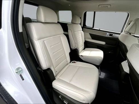 Used 2025 Hyundai Santa Fe Calligraphy FWD image 24