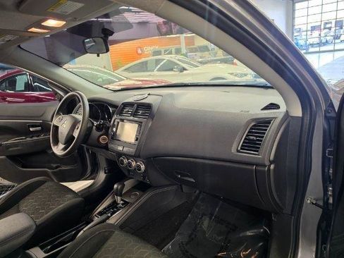 Used 2020 Mitsubishi Outlander Sport ES FWD image 15