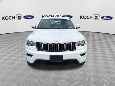 Used 2018 Jeep Grand Cherokee Laredo AWD/4WD image 2