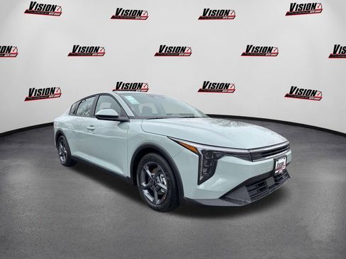 New 2026 Kia K4 LXS image 3