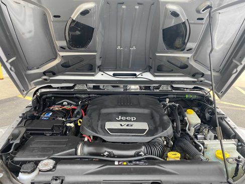Used 2018 Jeep Wrangler Unlimited Sport AWD/4WD image 5