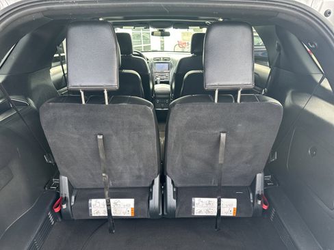 Used 2018 Ford Explorer XLT w/ Equipment Group 202A image 29