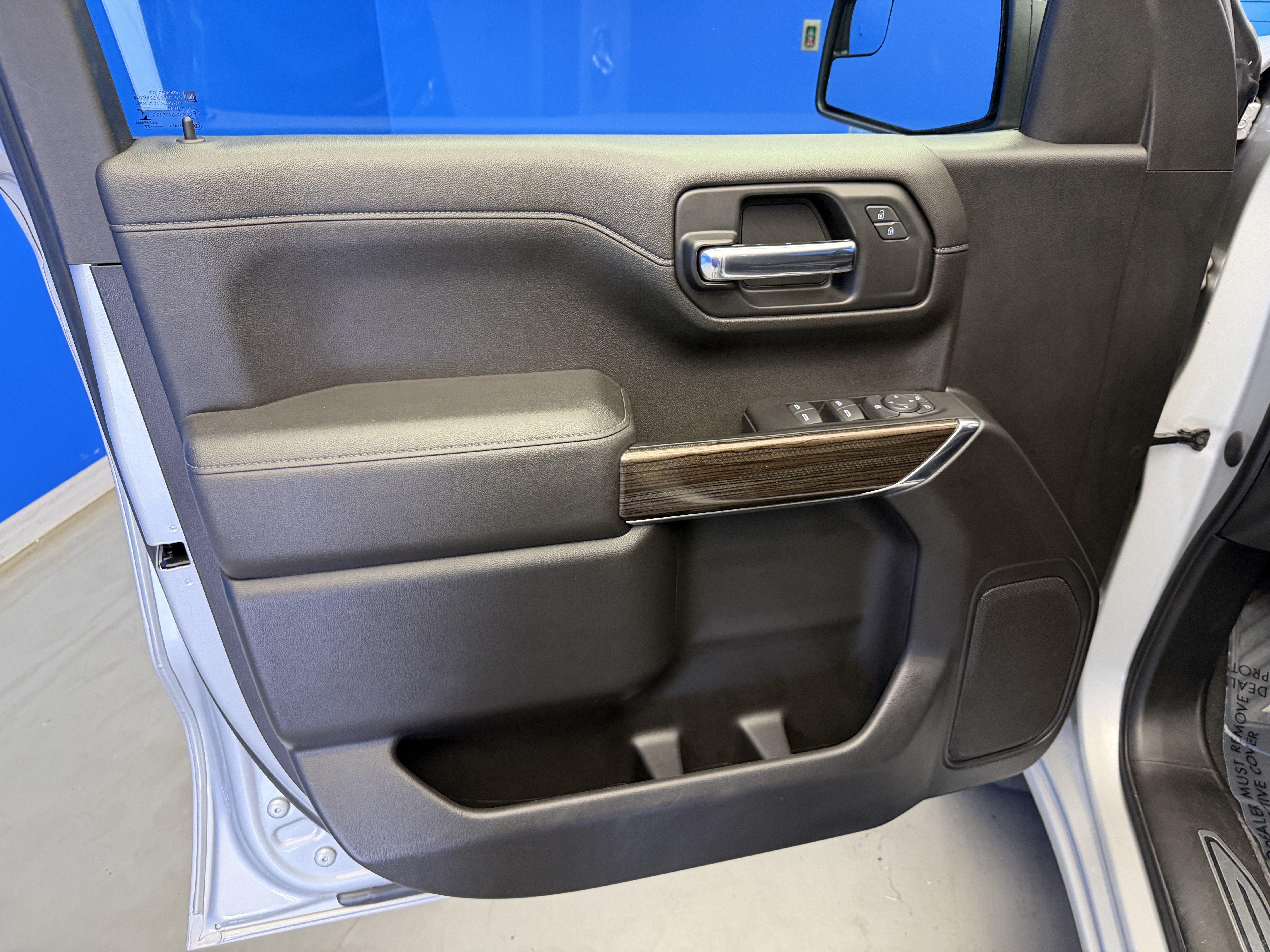Used 2022 Chevrolet Silverado 1500 LT AWD/4WD image 9