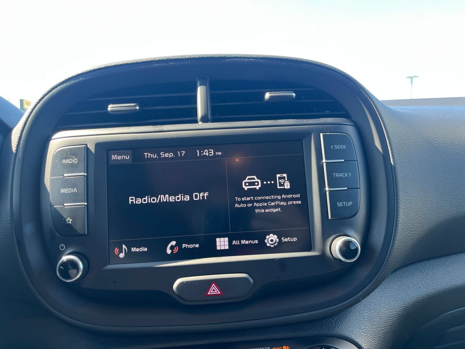 Used 2025 Kia Soul LX w/ LX Technology Package FWD image 19