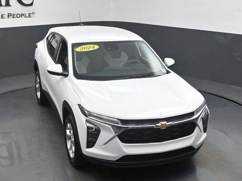 Used 2024 Chevrolet Trax LS w/ LS Convenience Package FWD image 51