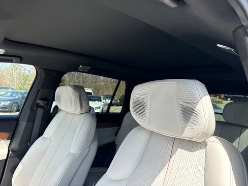 Certified 2026 Cadillac Vistiq Luxury image 2