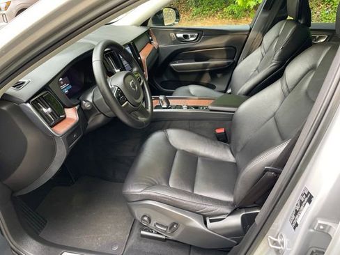Certified 2023 Volvo XC60 B5 Plus AWD/4WD image 10