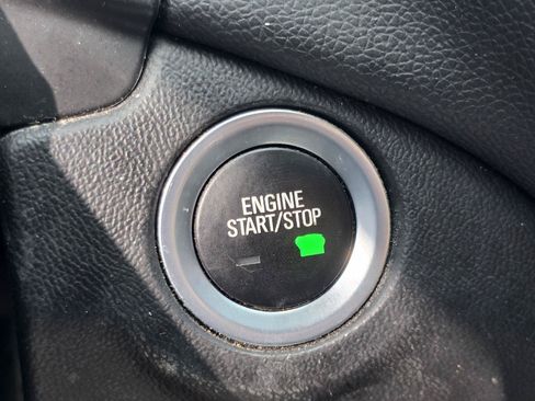 Used 2018 Chevrolet Equinox LT FWD image 14
