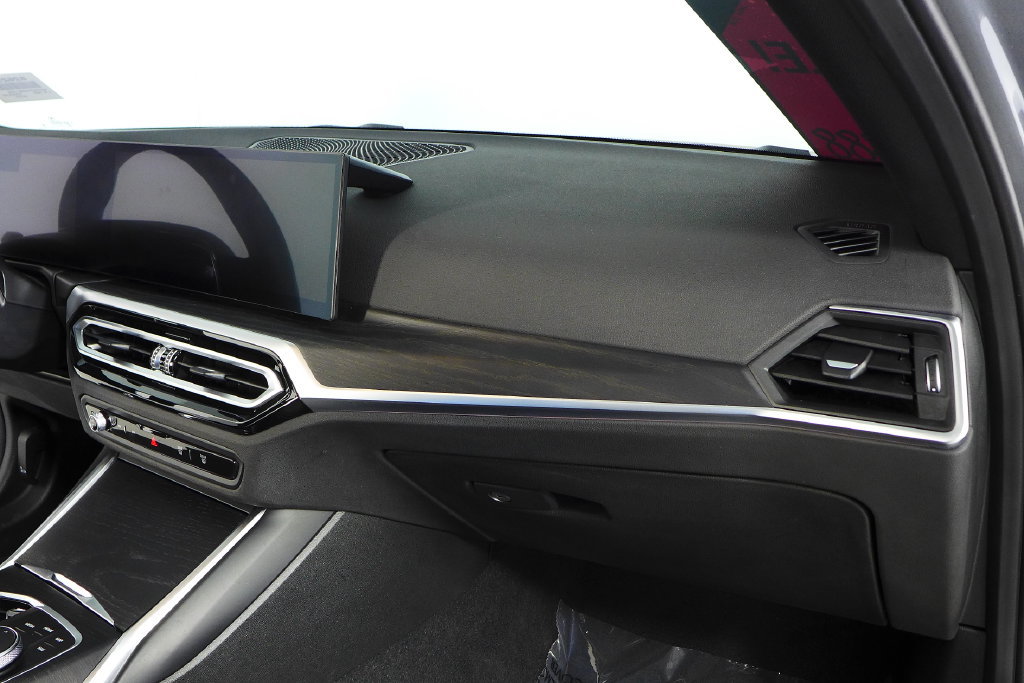 Used 2024 BMW 330i Sedan w/ Convenience Package RWD image 14