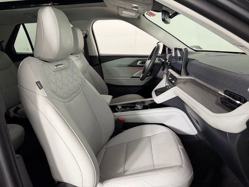 Used 2025 Ford Explorer Platinum w/ Ultimate Package image 34